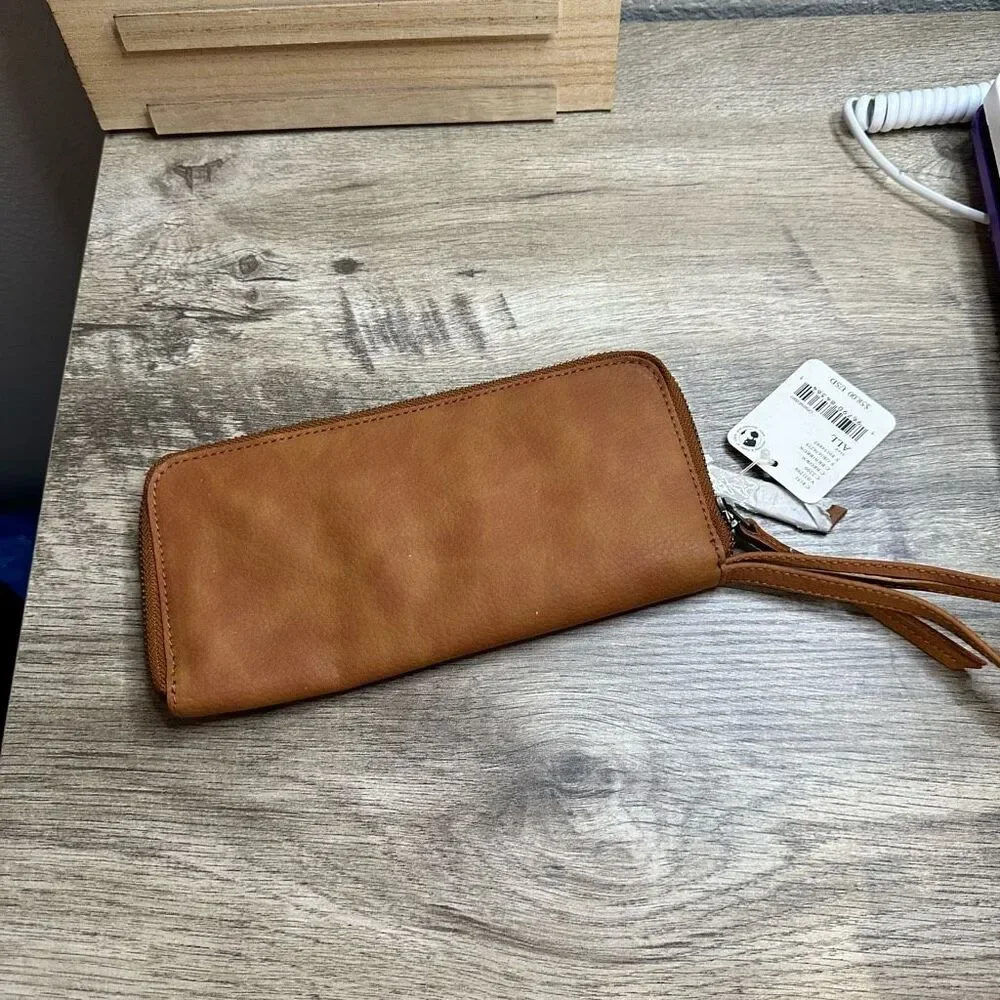 Free People Women’s Tan Brown Vegan Leather Zip Wallet New NWT